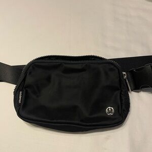 Lululemon - Everywhere Belt Bag